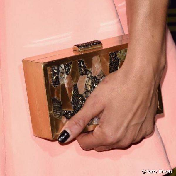 A atriz Jessica Szohr escolheu um esmalte preto com acabamento brilhante para comparecer à première do filme 